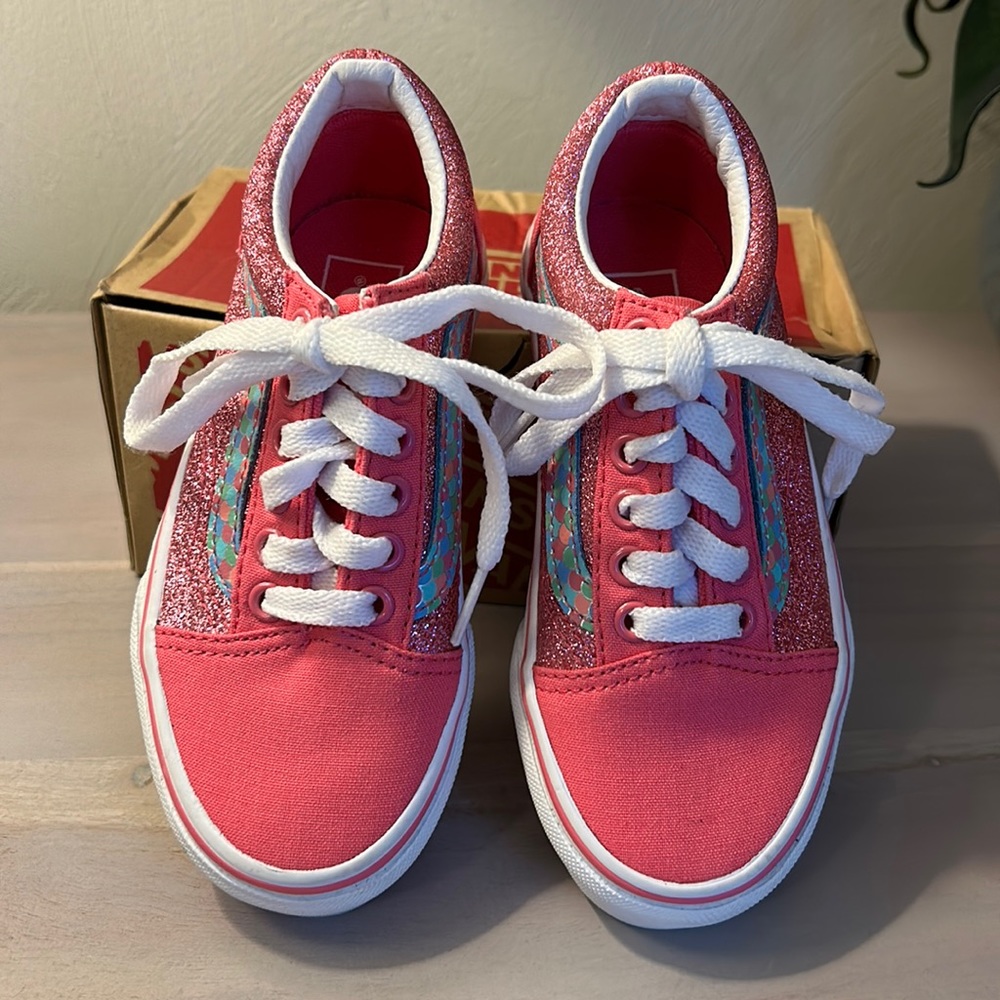 NIB VANS rainbow, glitter, front/hot pink SZ 9